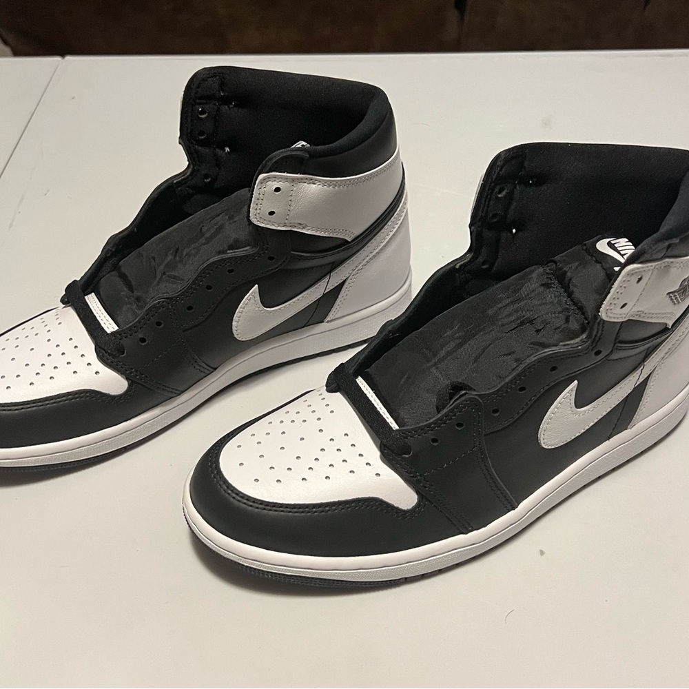 Brand New 1985 Air Jordan 1s Black & White Still In The Box. Like For A Deal!!! - Picture 12 of 16